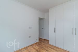 Image 19 - 880430