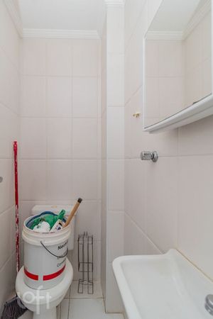 Image 41 - 880430