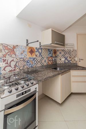 Image 19 - 880435