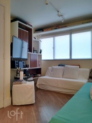 Image 4 - 880435