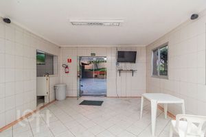 Image 37 - 880436