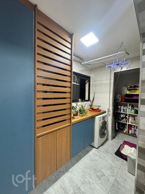 Image 8 - 880438