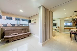 Image 19 - 880455