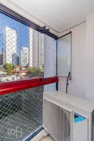 Image 32 - 880456