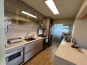 Image 10 - 880458
