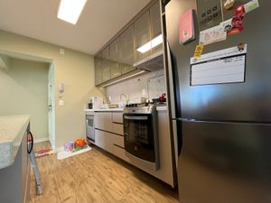 Image 11 - 880458