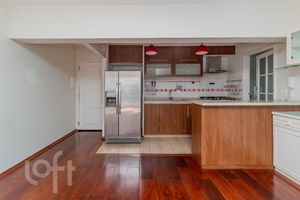 Image 4 - 880467