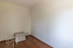 Image 6 - 880467