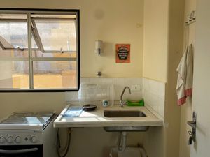 Image 10 - 880475