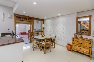 Image 6 - 880494