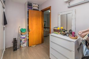 Image 9 - 880494