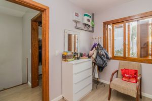 Image 10 - 880494