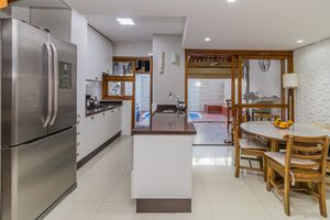 Image 26 - 880494