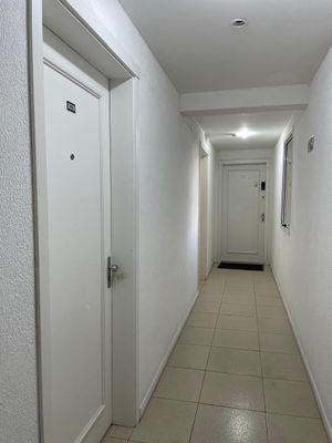 Image 6 - 880499