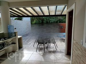 Image 4 - 880505