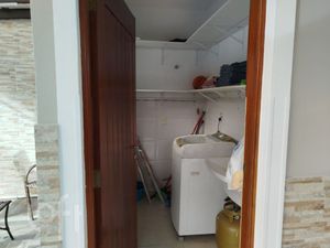Image 21 - 880505
