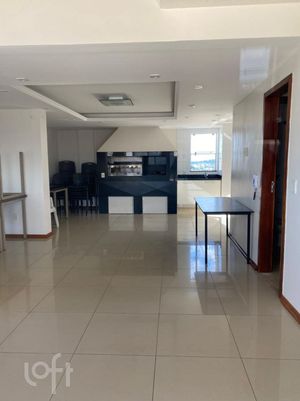 Image 21 - 880510