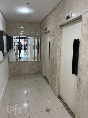 Image 24 - 880510
