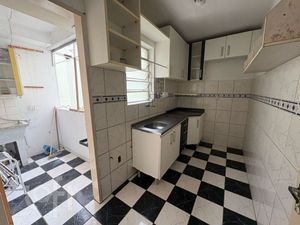Image 21 - 880511