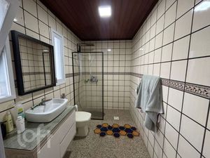 Image 8 - 880521