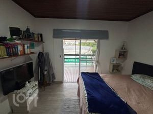 Image 10 - 880521