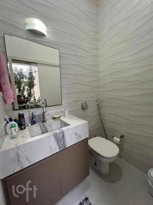 Image 10 - 880523