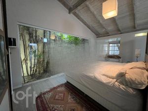 Image 17 - 880523