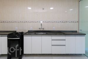 Image 7 - 880528