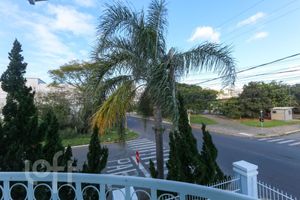 Image 17 - 880528