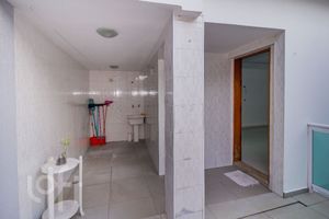Image 33 - 880529