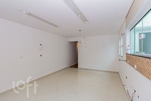 Image 7 - 880529