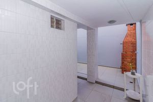 Image 35 - 880529