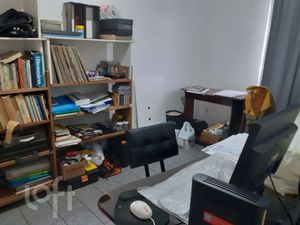 Image 10 - 880534