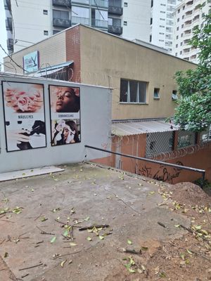Image 6 - 880544
