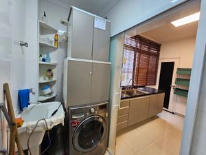 Image 16 - 880546
