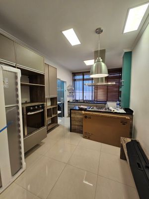 Image 9 - 880546