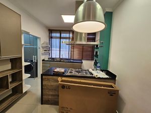 Image 13 - 880546