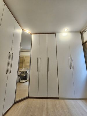 Image 18 - 880546