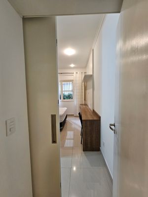 Image 32 - 880546