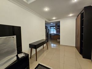 Image 3 - 880546
