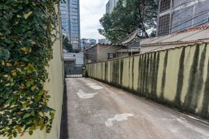 Image 31 - 880547