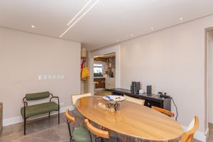 Image 8 - 880657