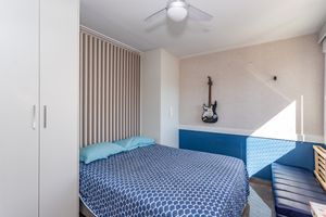 Image 19 - 880657