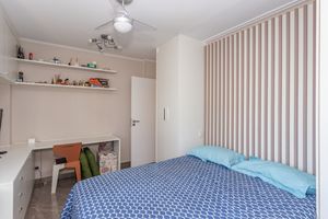 Image 18 - 880657