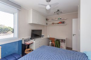 Image 21 - 880657