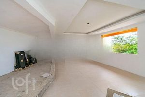 Image 18 - 880670