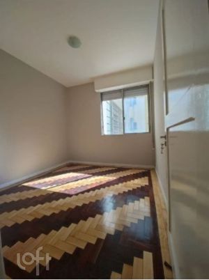 Image 7 - 880671