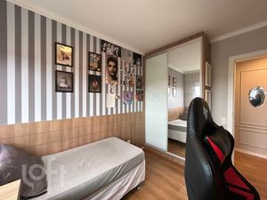 Image 11 - 880680