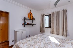 Image 18 - 880722