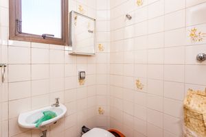 Image 65 - 880722